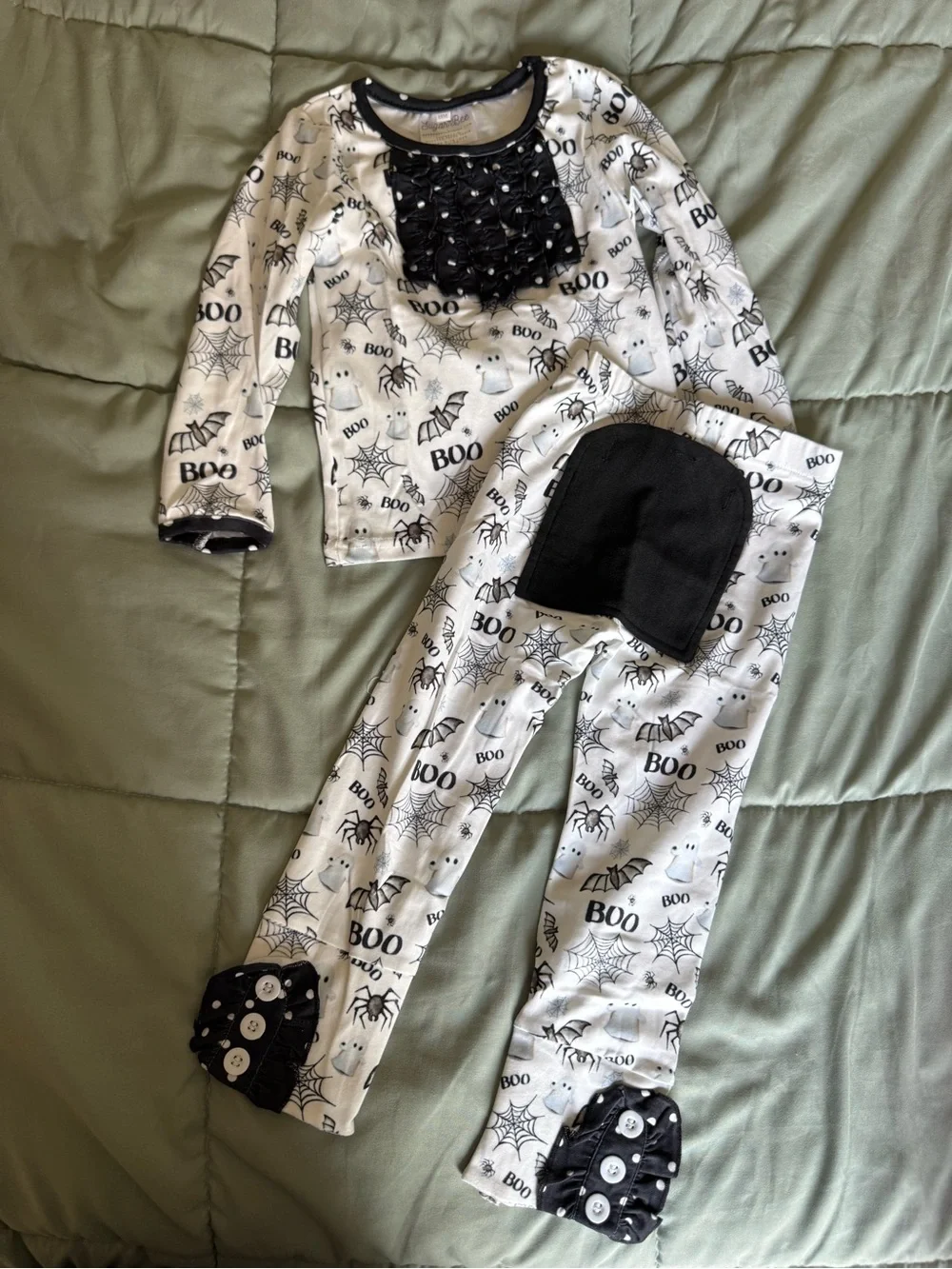 Girls' Halloween 'Boo' Pajama Set with Ruffled Accents - Black & White